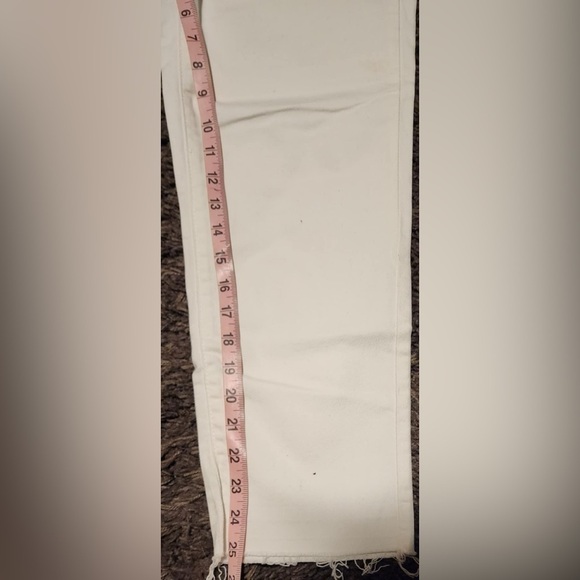 UNIVERSAL THREADS Women’s Size 6/28 Cropped White Denim Jeans Like New ** - Picture 4 of 6